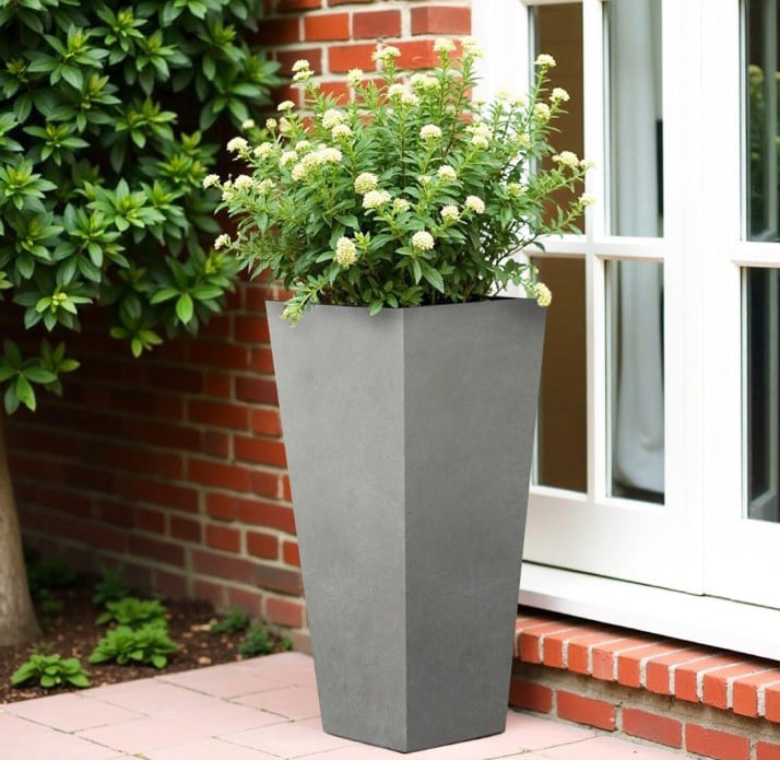 Planters pots in the UK